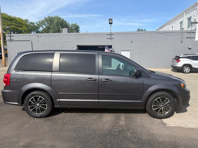 Used 2017 Dodge Grand Caravan SE FWD image 2