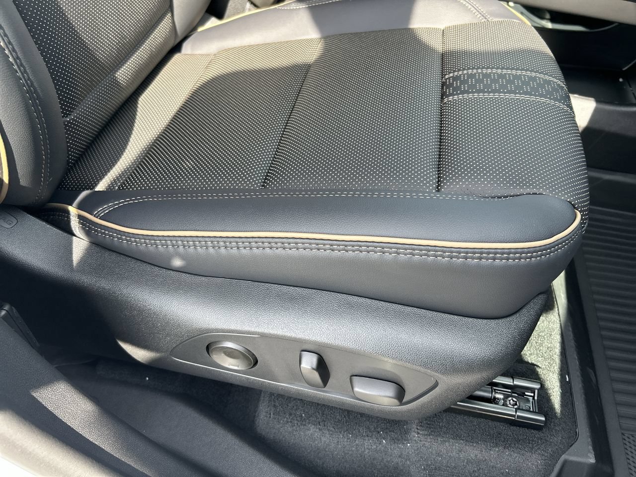 New 2026 Chevrolet Traverse High Country w/ LPO, Floor Liner Package AWD/4WD image 15