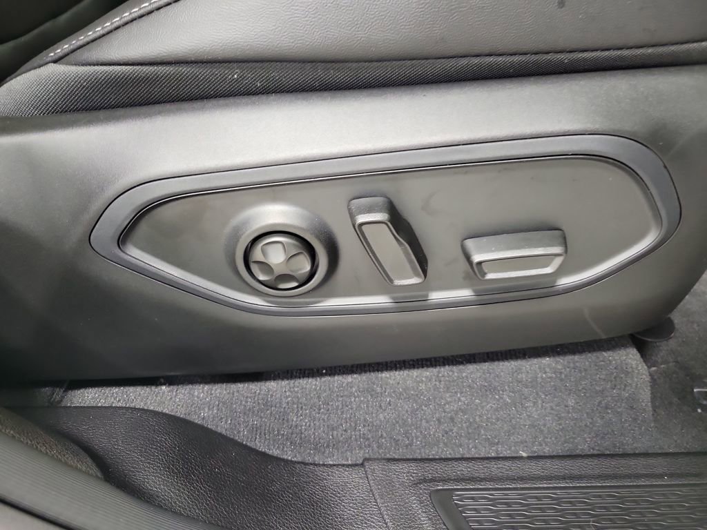 New 2025 Jeep Grand Cherokee L Limited image 12