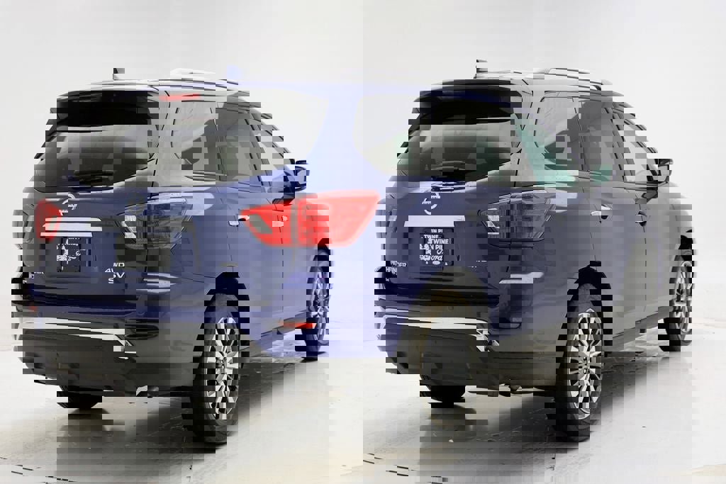 Used 2020 Nissan Pathfinder SV image 9