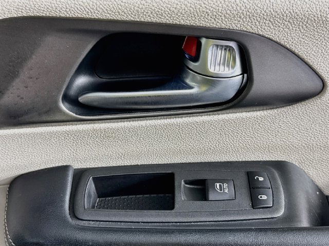 Used 2021 Chrysler Pacifica Touring-L FWD image 28