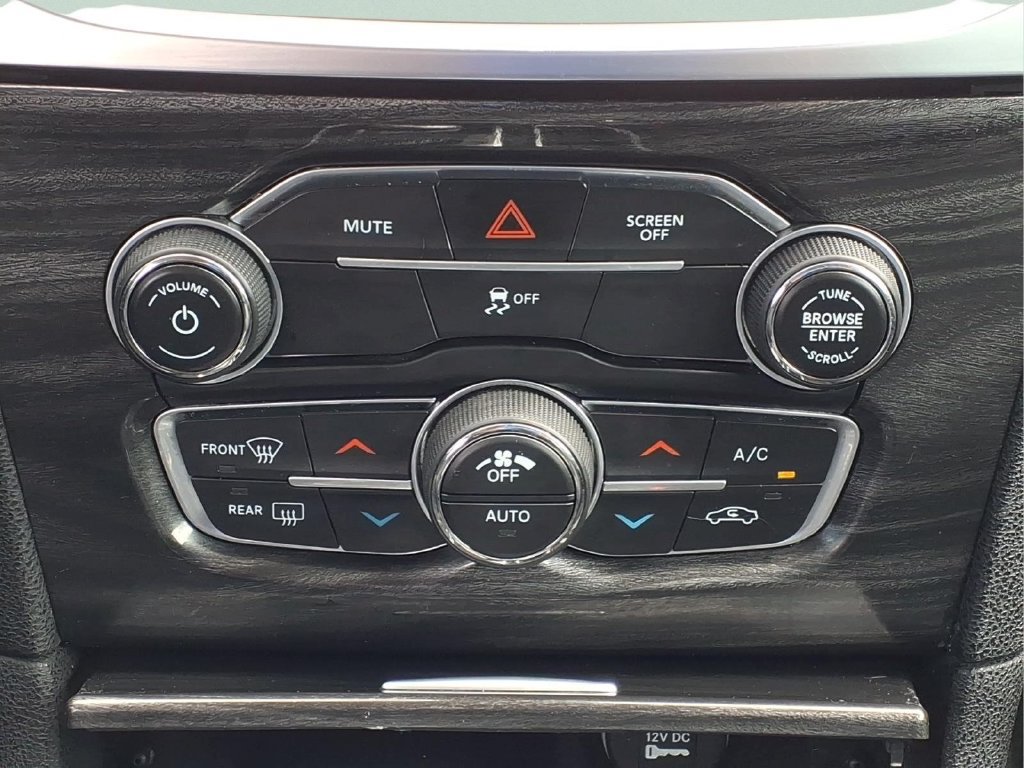 Used 2018 Chrysler 300 Touring w/ Driver Convenience Group RWD image 16