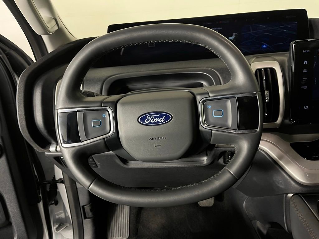 Used 2025 Ford Expedition Active image 16