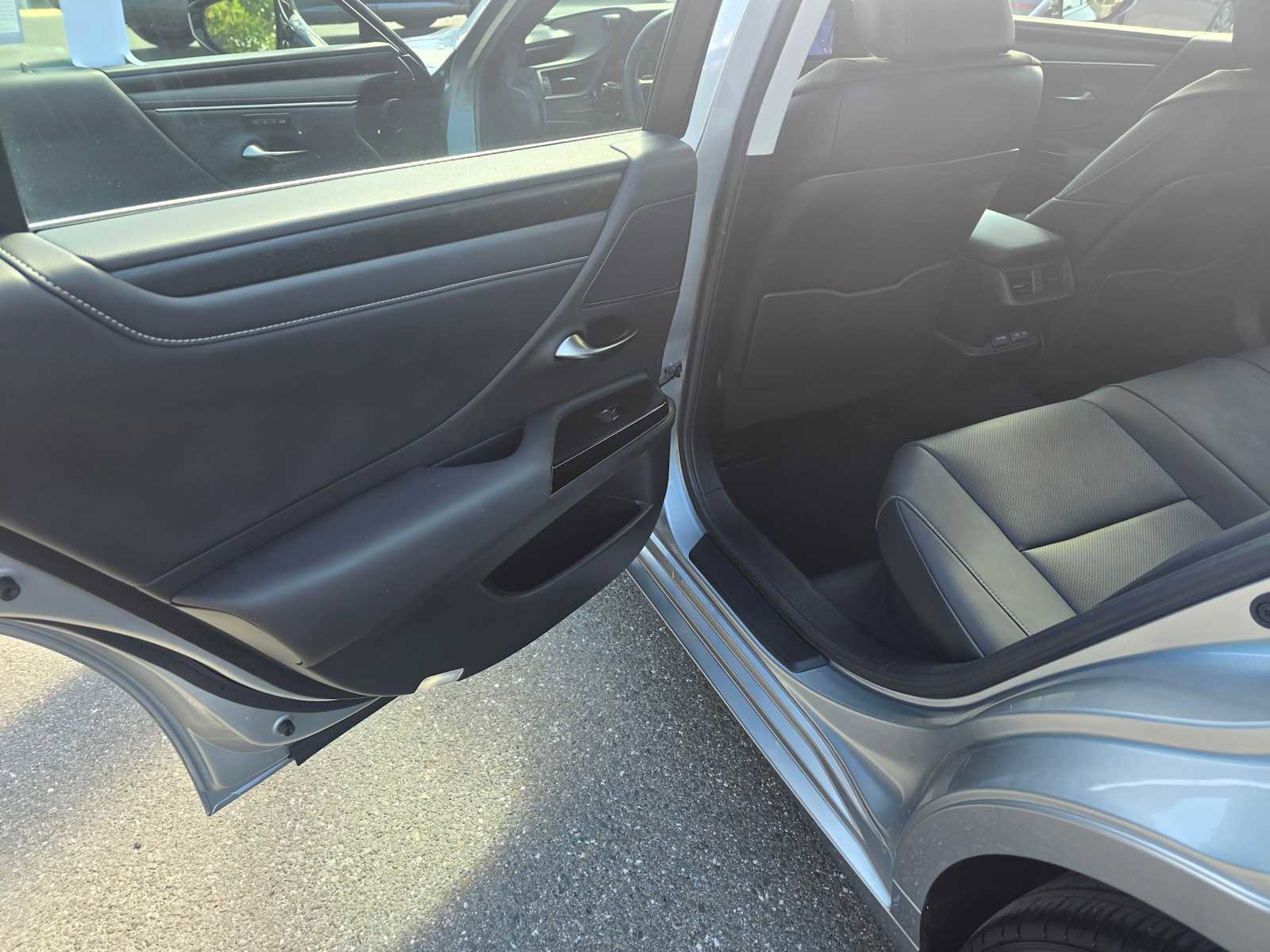 Certified 2025 Lexus ES 300h w/ Premium Package FWD image 15