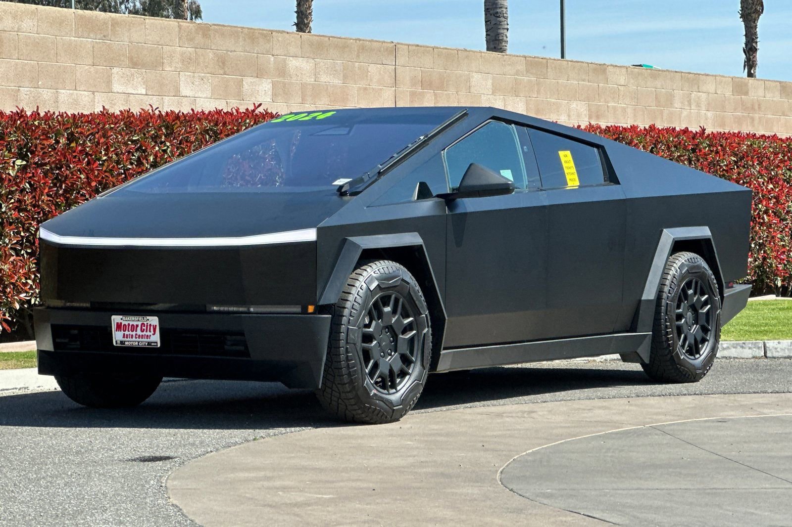 Used 2024 Tesla Cybertruck AWD Crew Cab image 8