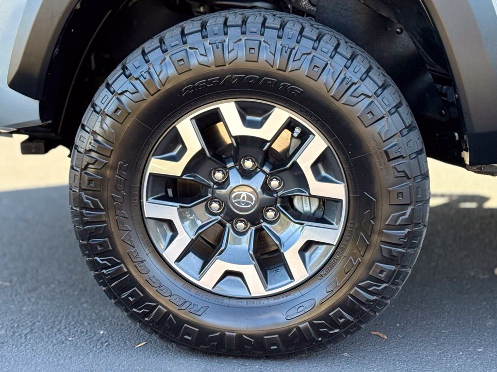 Used 2020 Toyota Tacoma TRD Off-Road w/ TRD Premium Off Road Package AWD/4WD image 9