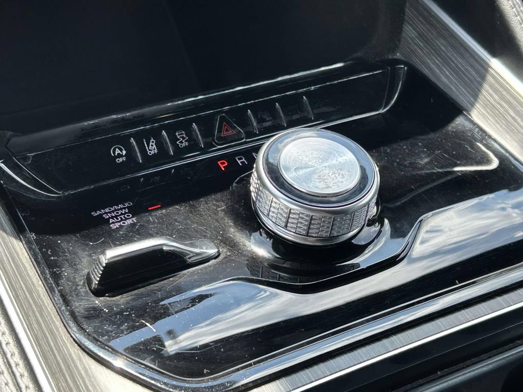 Used 2023 Jeep Wagoneer L Series II AWD/4WD image 27