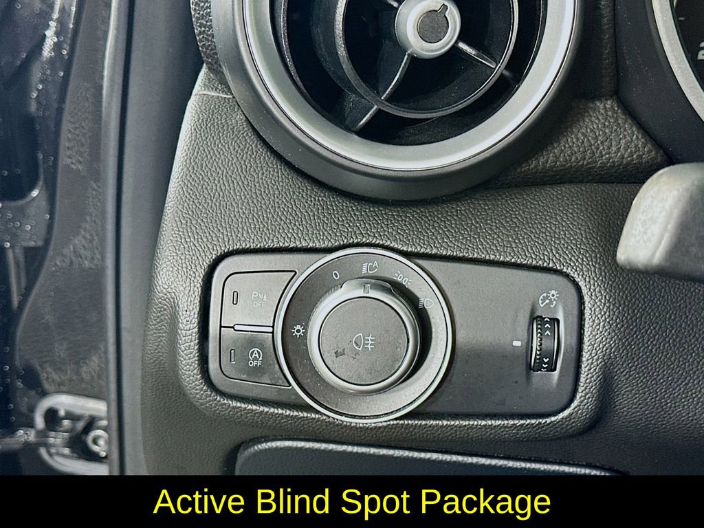 Used 2020 Alfa Romeo Giulia Ti w/ Active Blind Spot Package image 15