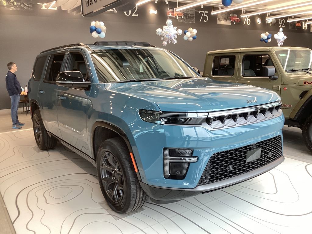 New 2026 Jeep Grand Wagoneer Limited w/ Premium Group II AWD/4WD image 4