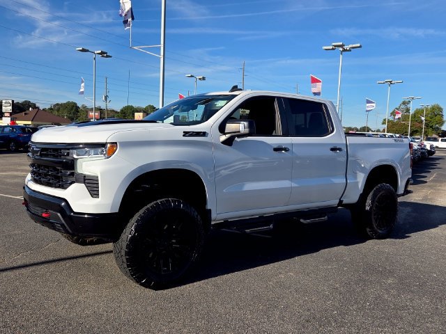 Used 2023 Chevrolet Silverado 1500 LT Trail Boss w/ LT Trail Boss Premium Package AWD/4WD image 3