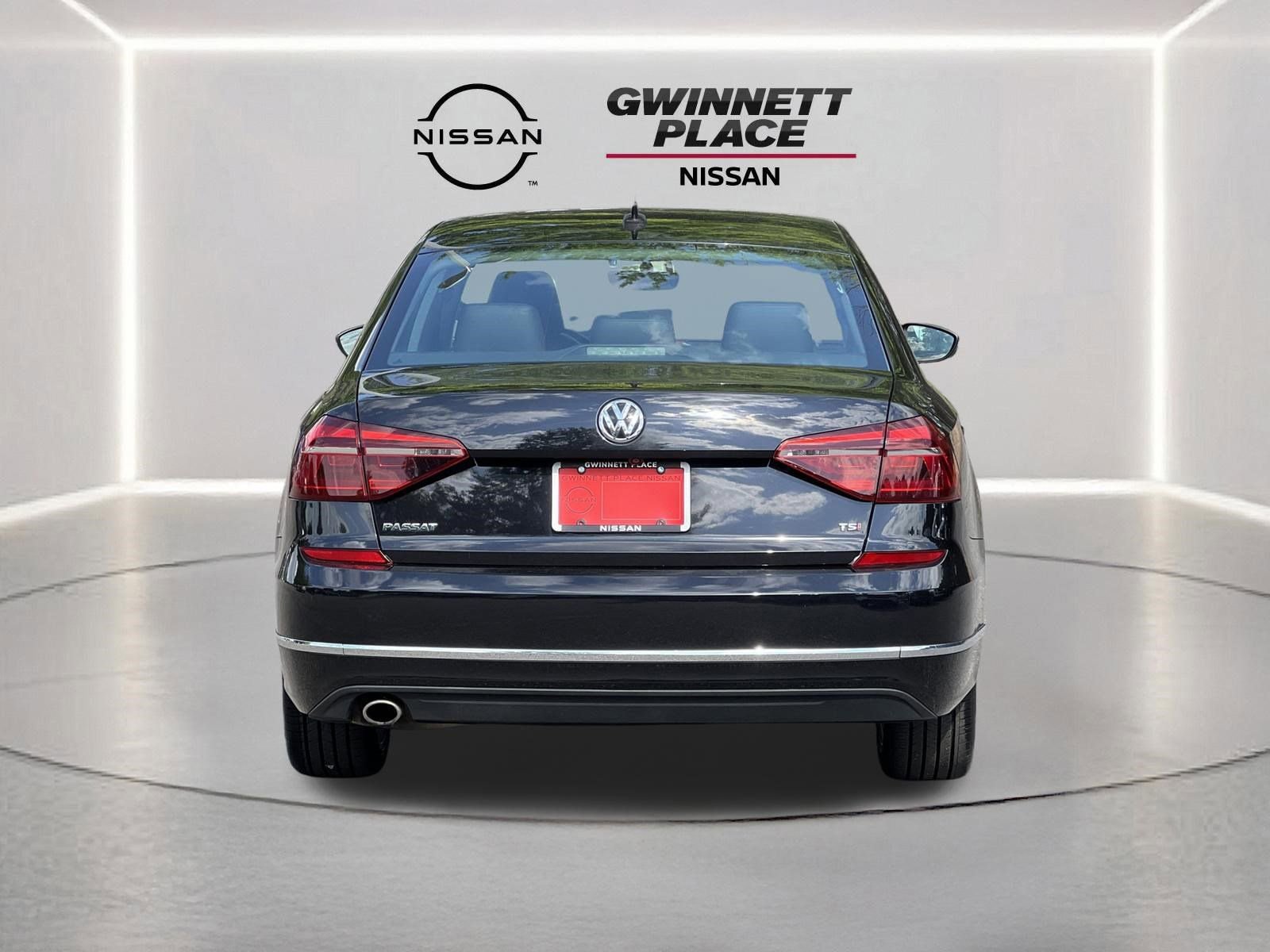 Used 2018 Volkswagen Passat 2.0T R-Line FWD image 23