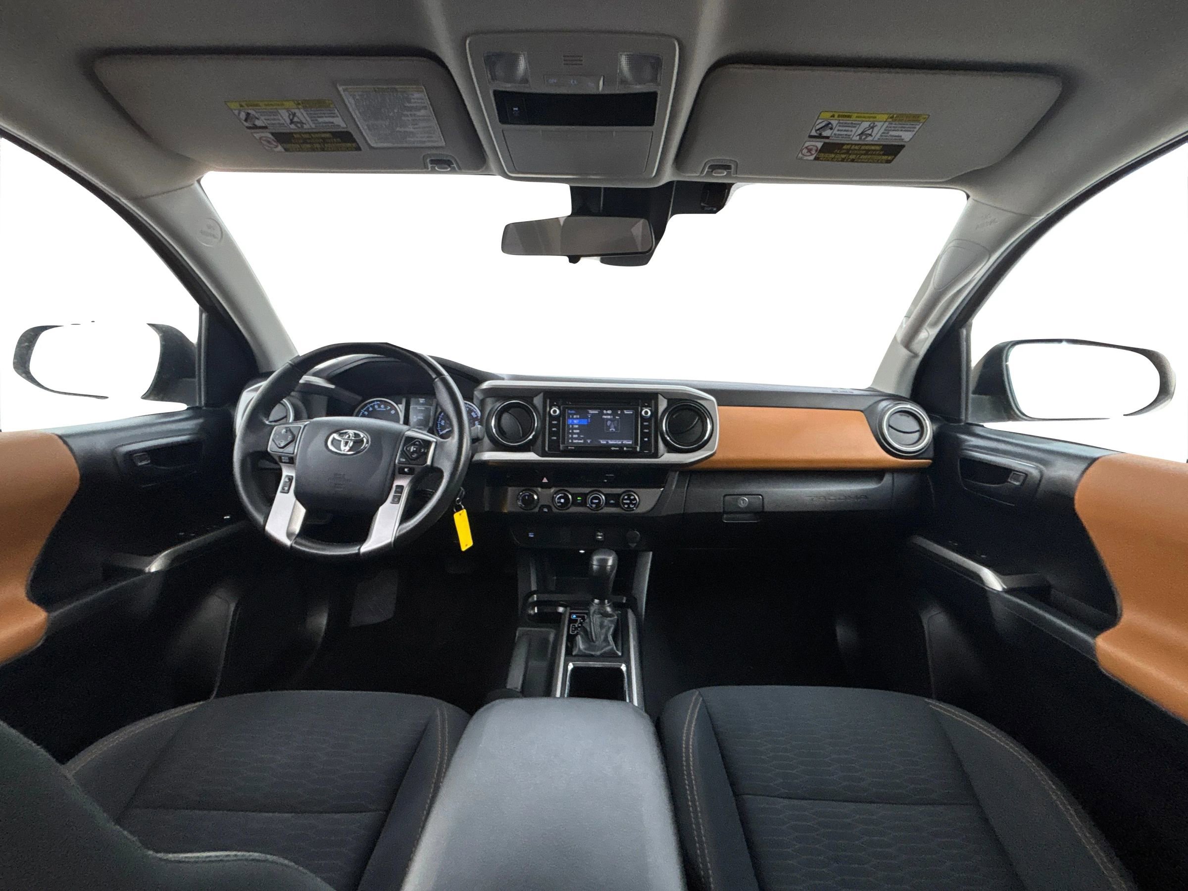 Used 2018 Toyota Tacoma SR5 AWD/4WD image 17