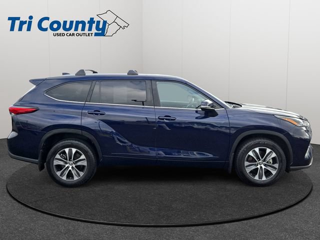 Used 2023 Toyota Highlander XLE FWD image 9
