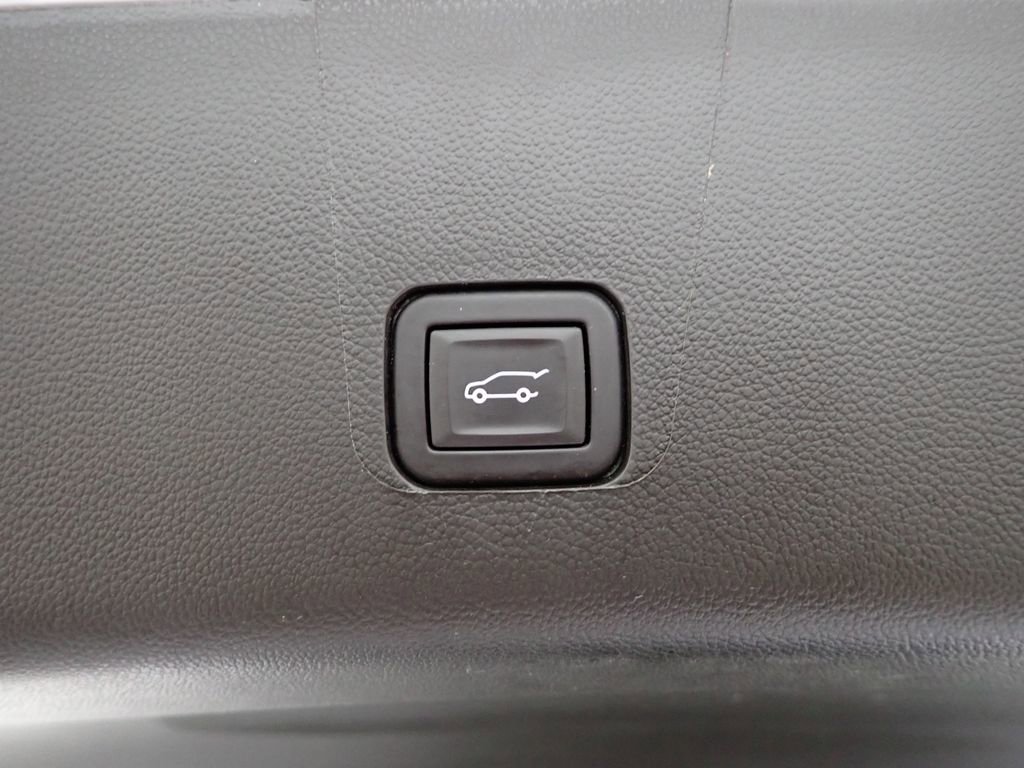 Used 2023 Chevrolet Traverse High Country image 20