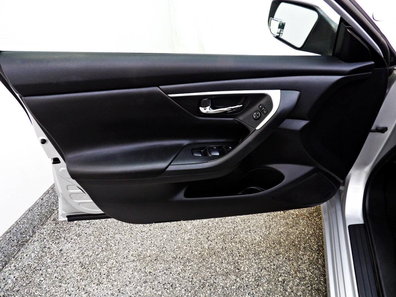 Used 2017 Nissan Altima 2.5 S w/ Power Driver Seat Package FWD image 7