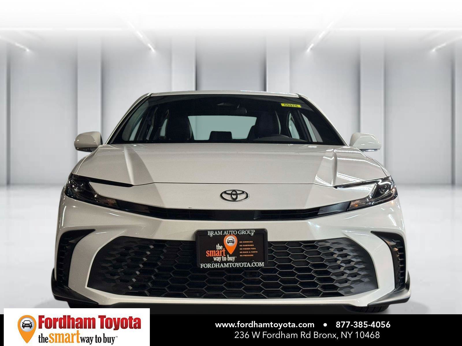 Used 2025 Toyota Camry SE FWD image 2