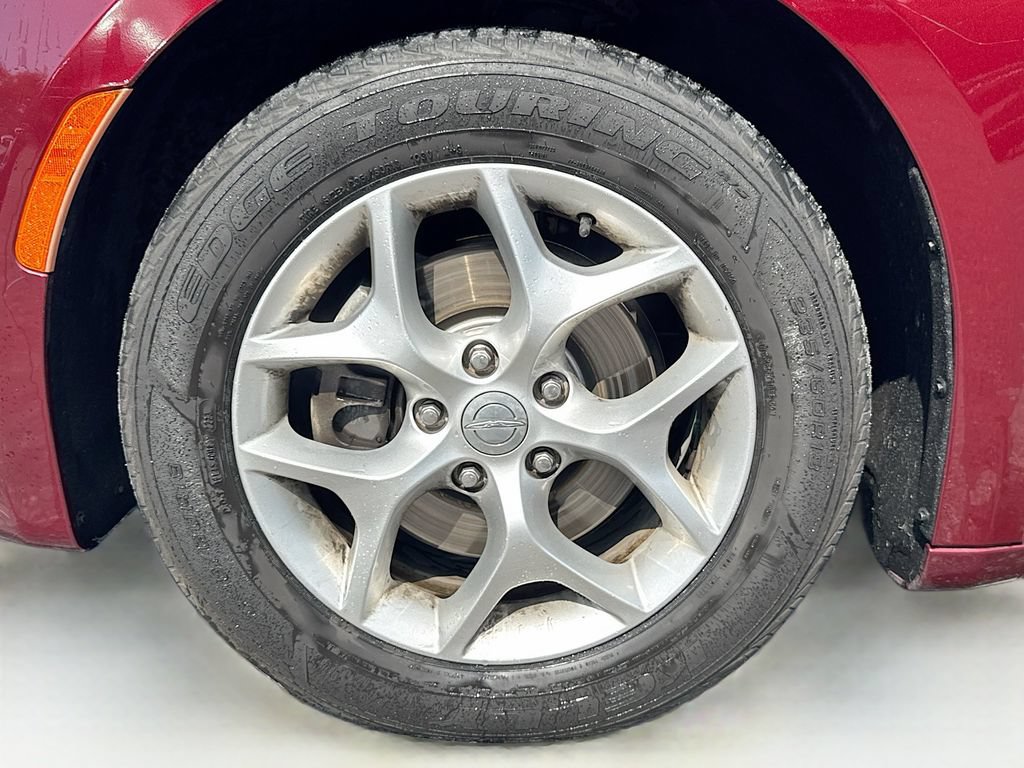 Used 2019 Chrysler Pacifica Touring Plus w/ Tire & Wheel Group FWD image 29