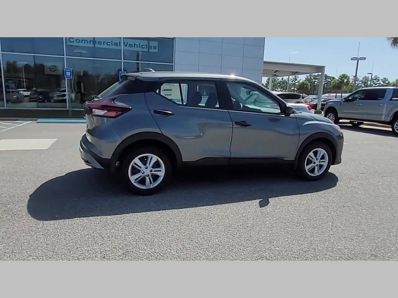 New 2025 Nissan Kicks Play S image 31