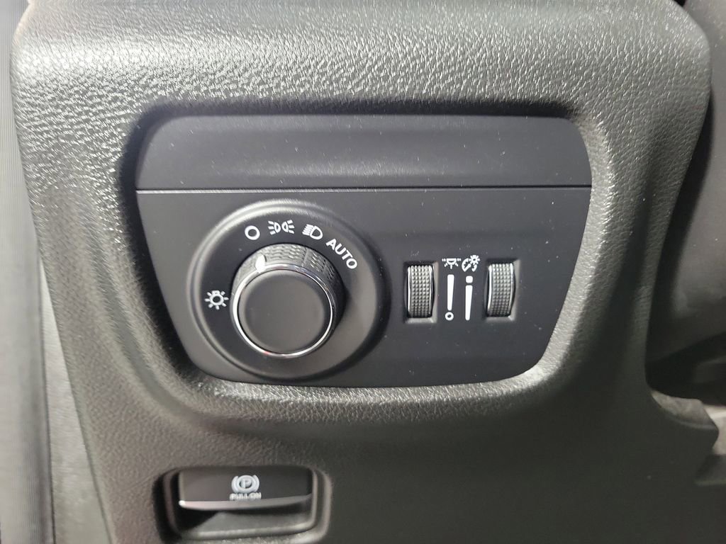 Used 2023 Jeep Grand Cherokee Altitude RWD image 13