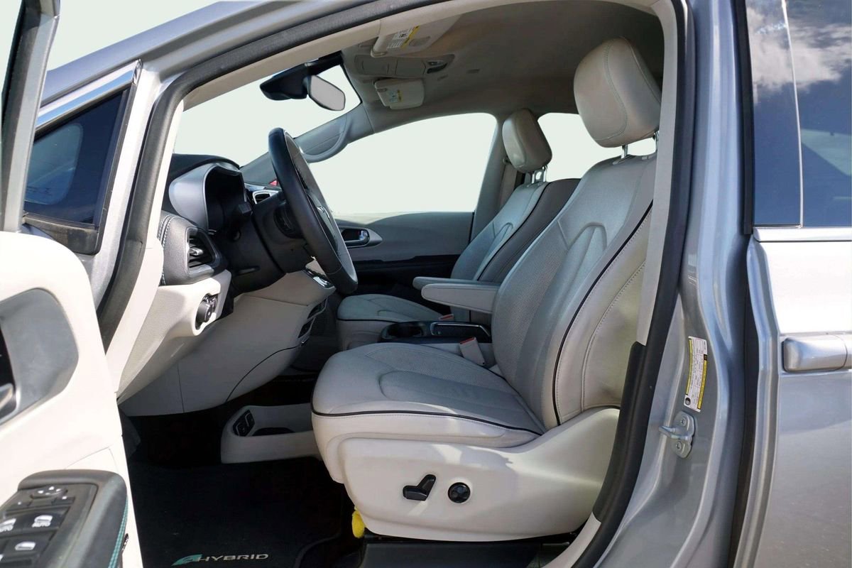 Used 2018 Chrysler Pacifica Limited w/ Advanced Safetytec Group image 18