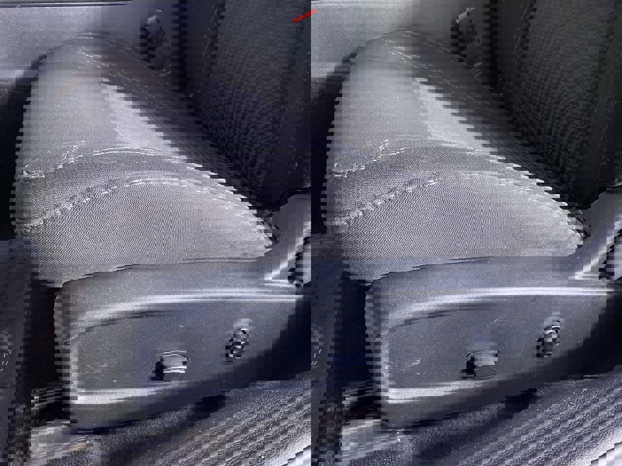 Used 2017 Dodge Challenger SXT w/ Cold Weather Group image 8