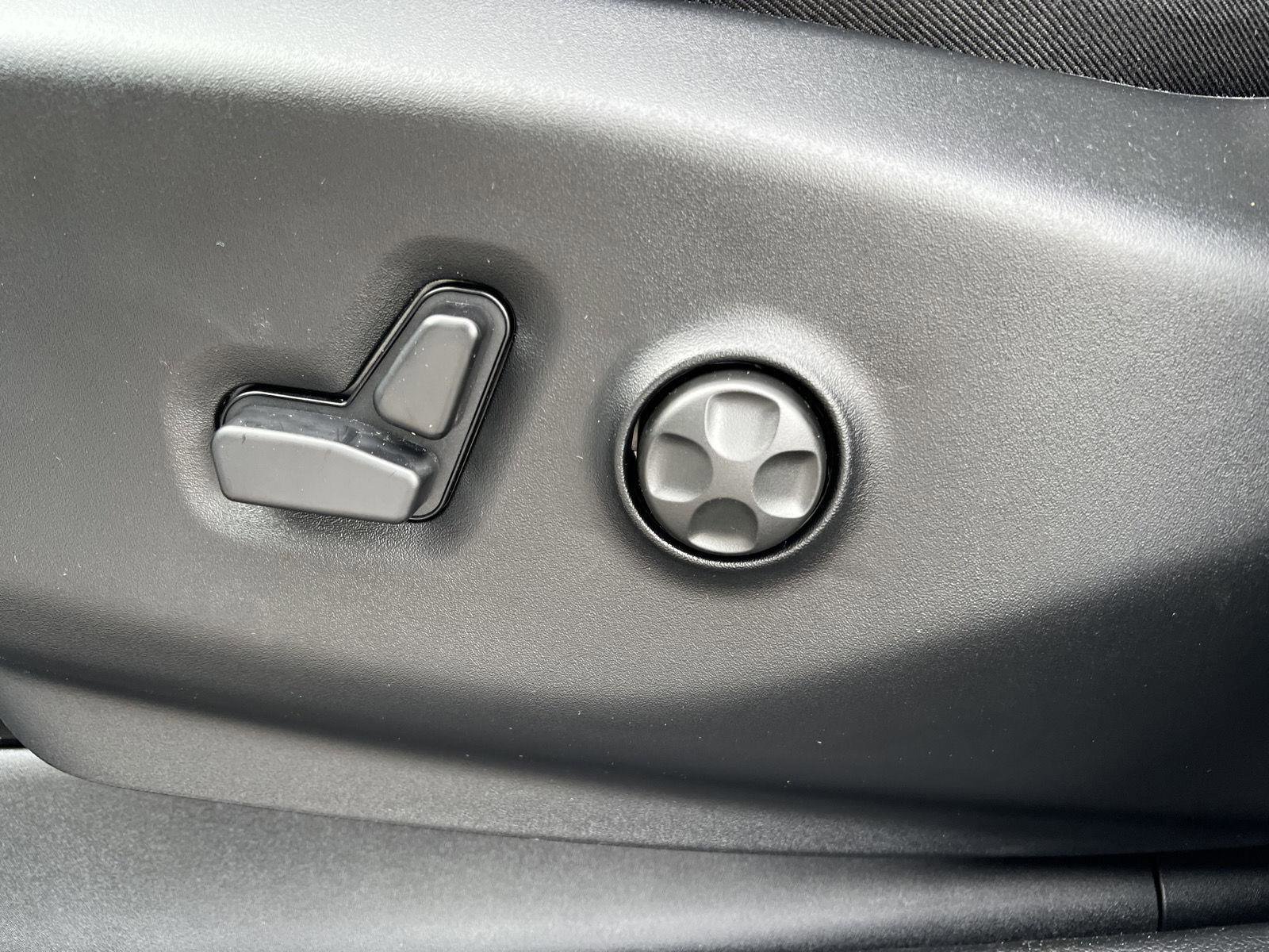 New 2026 Chrysler Voyager LX image 15