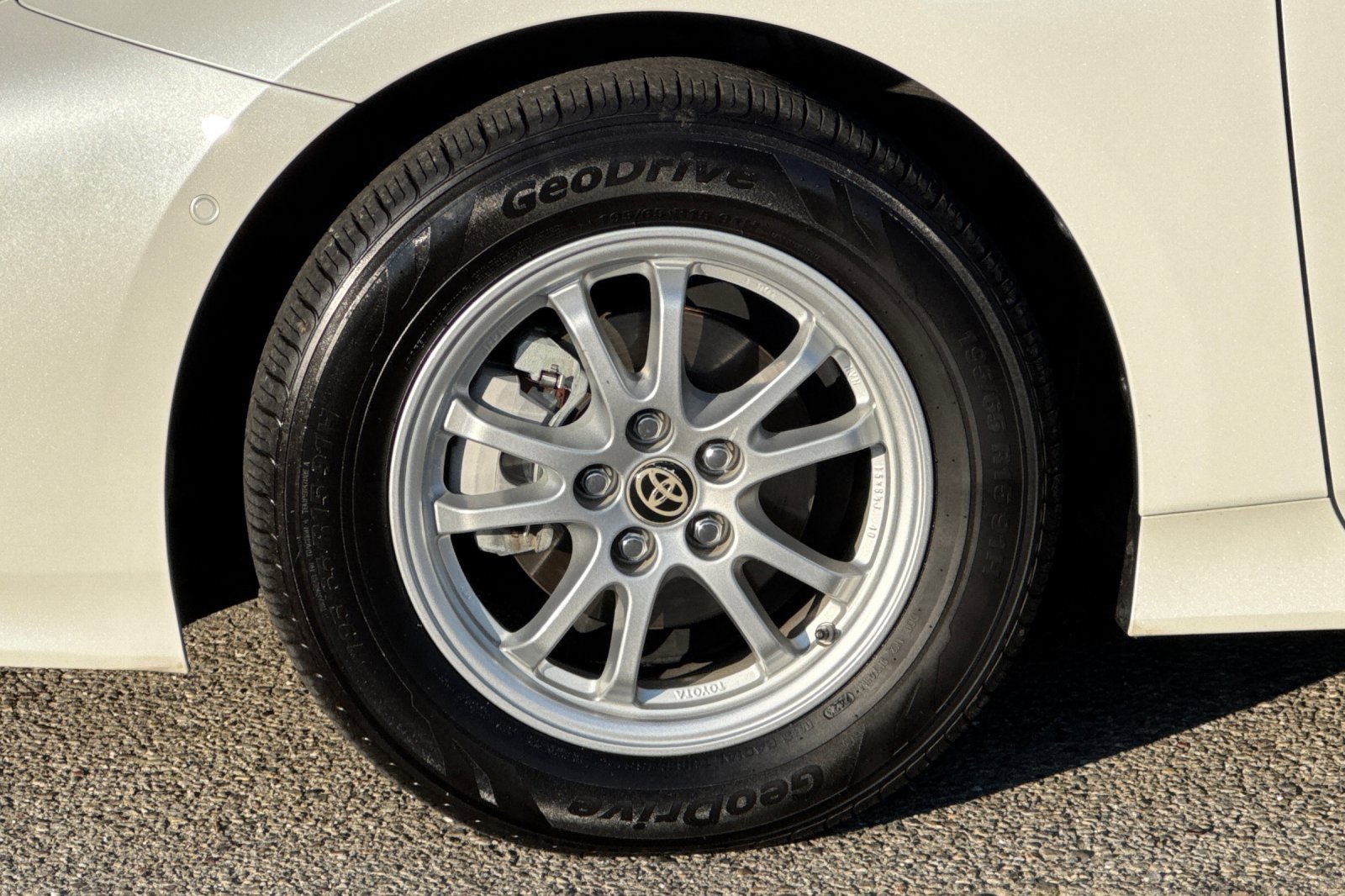 Used 2017 Toyota Prius Prime Advanced image 13