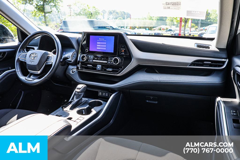 Used 2025 Toyota Highlander LE image 32