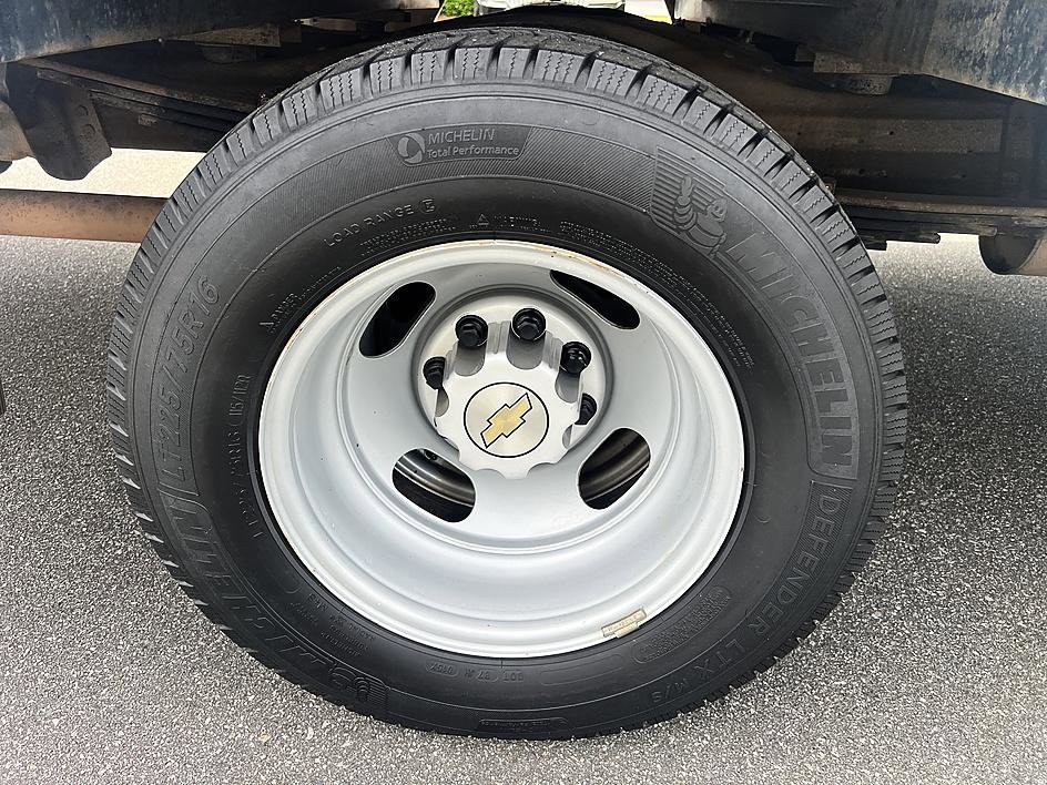 Used 2015 Chevrolet Express 3500 Extended image 11