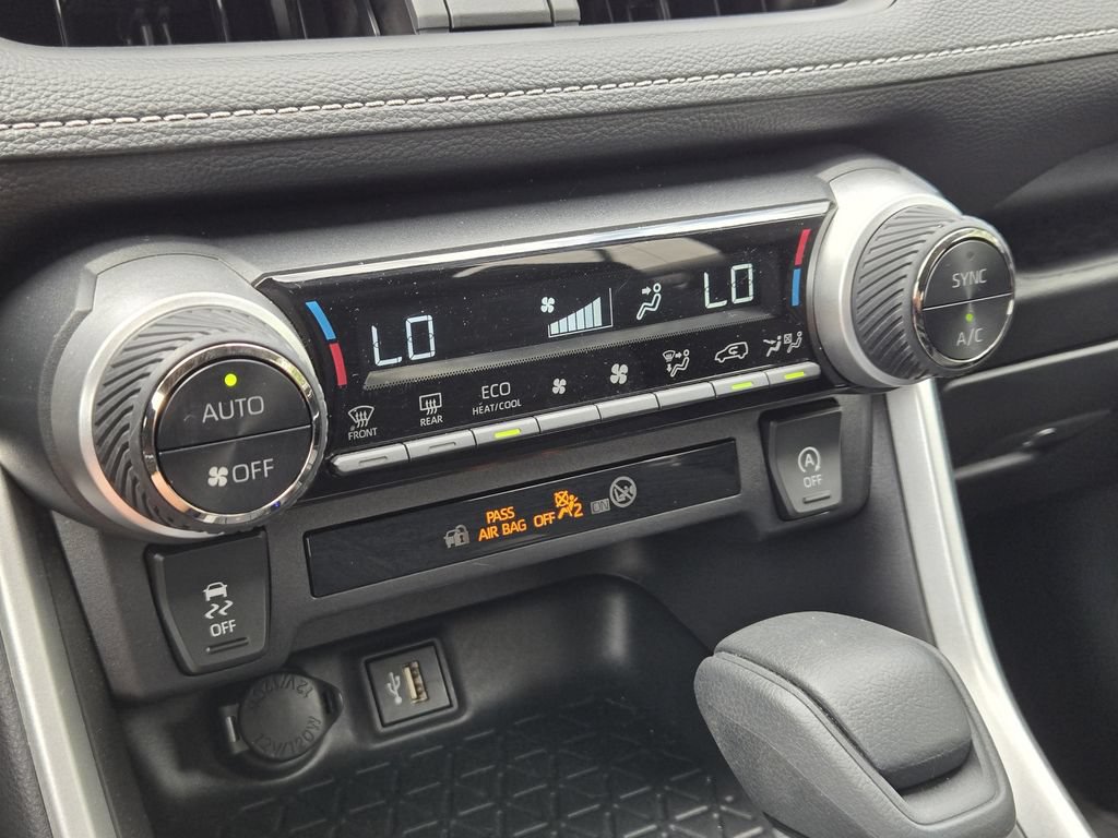 Used 2024 Toyota RAV4 XLE AWD/4WD image 17