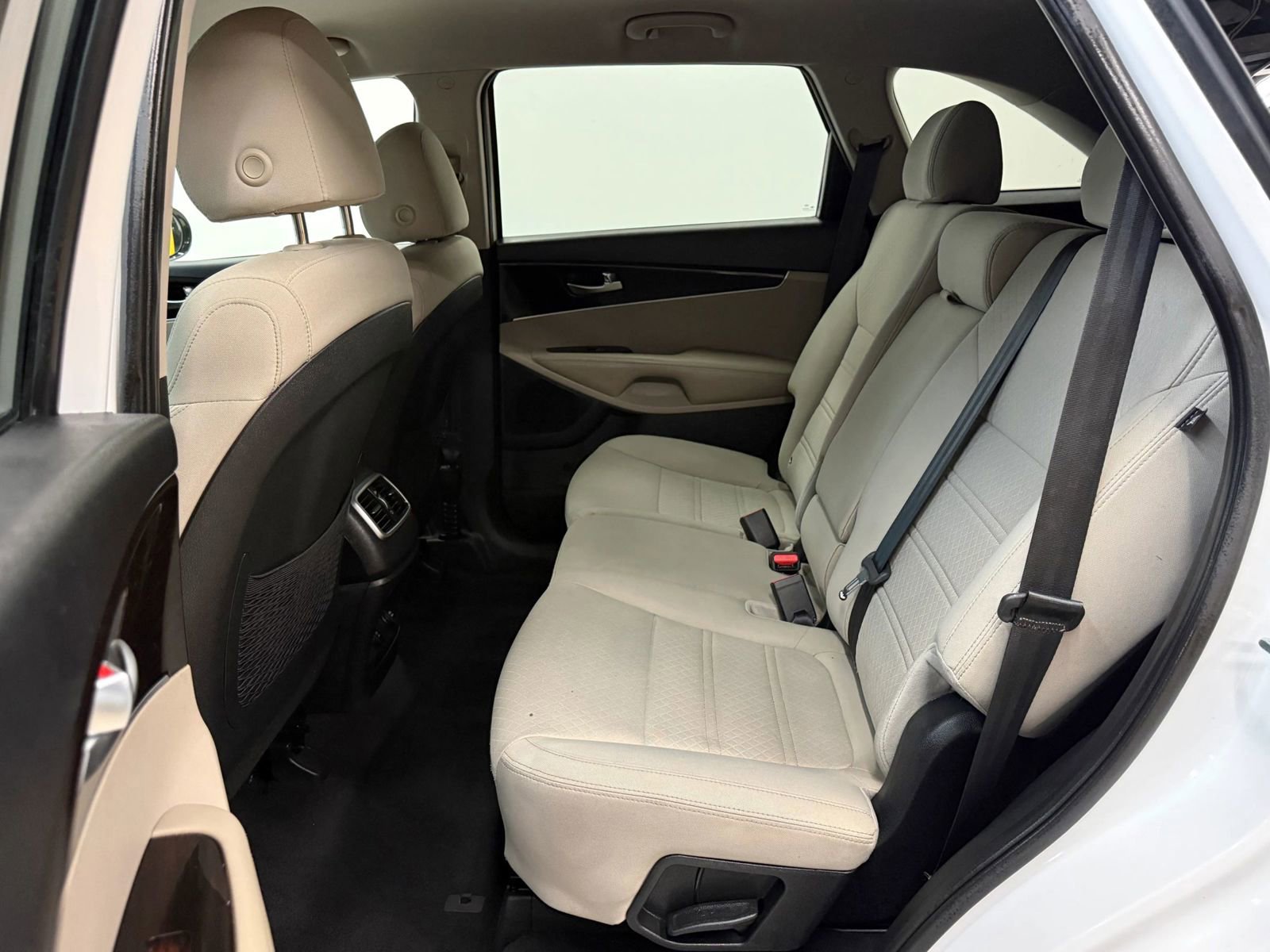 Used 2019 Kia Sorento LX w/ LX Convenience Package image 18