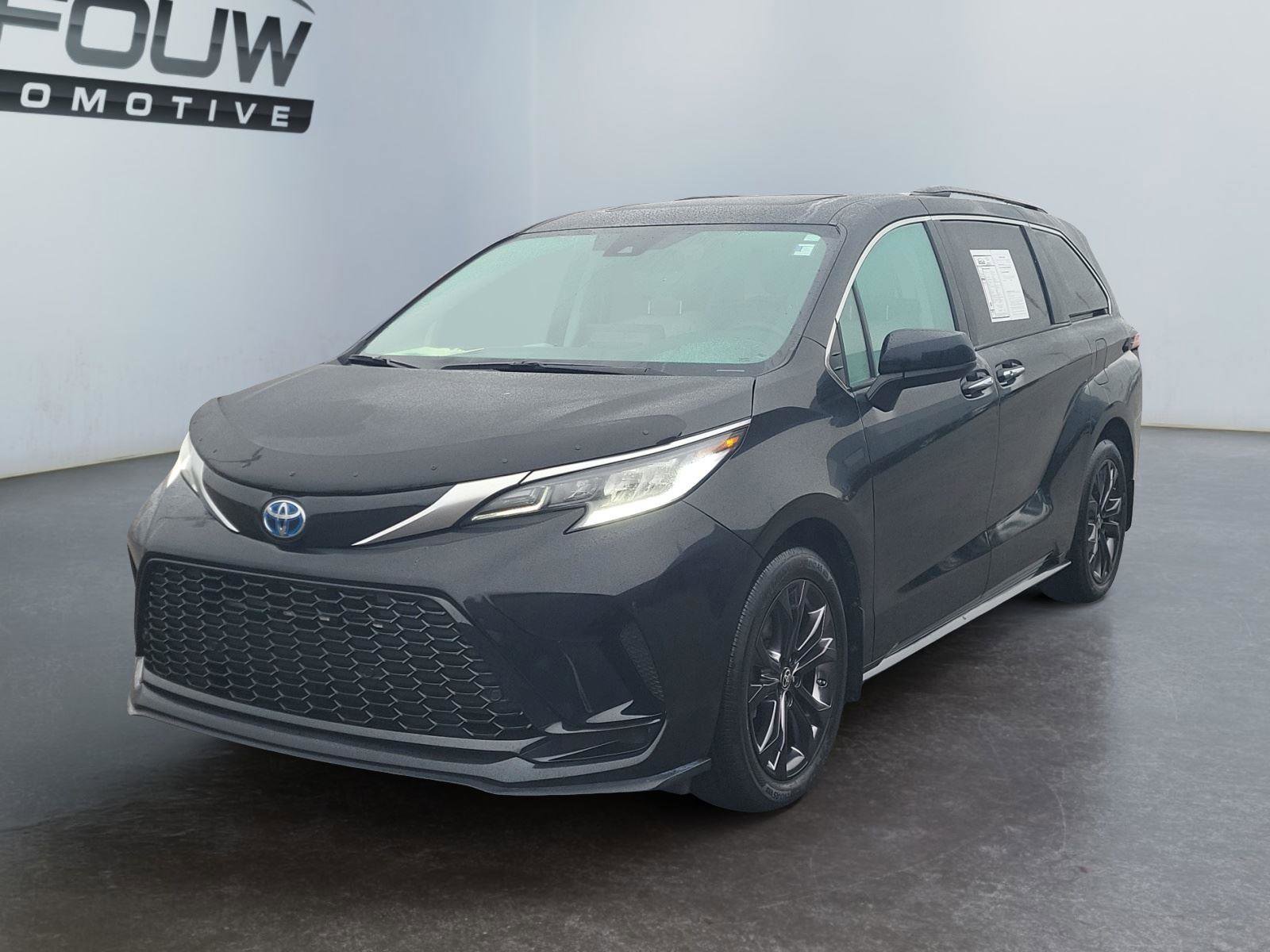 Used 2023 Toyota Sienna XLE image 7