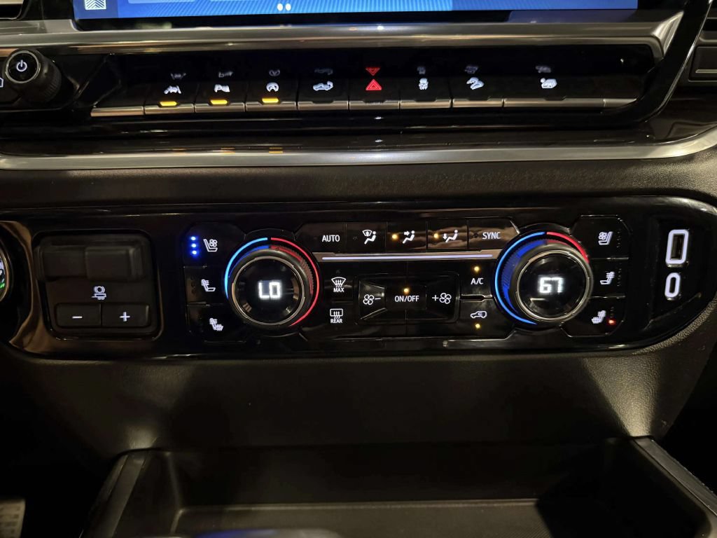Used 2023 Chevrolet Silverado 1500 LTZ AWD/4WD image 32