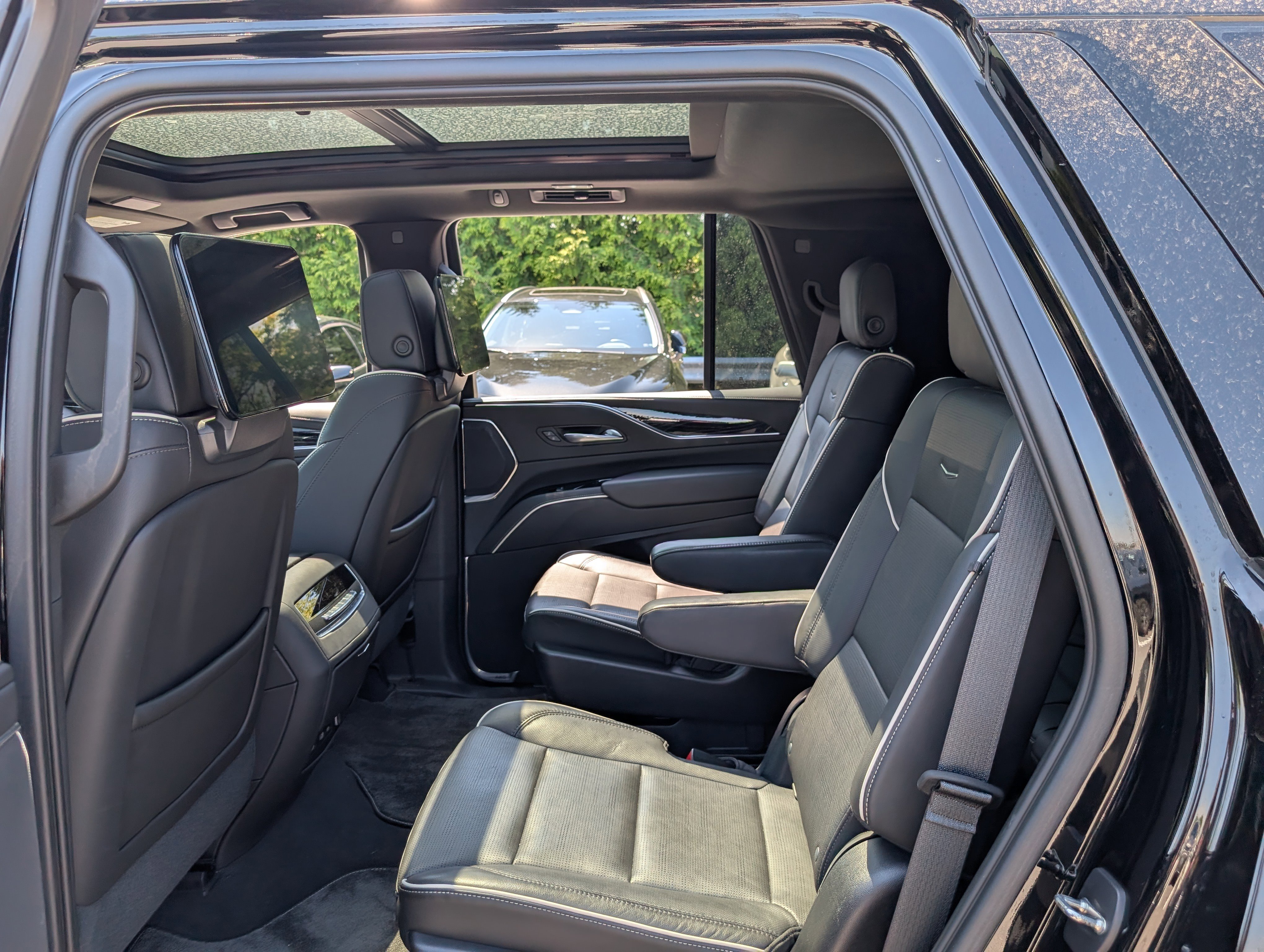 Used 2021 Cadillac Escalade Sport w/ Driver Assist Tech Package AWD/4WD image 15