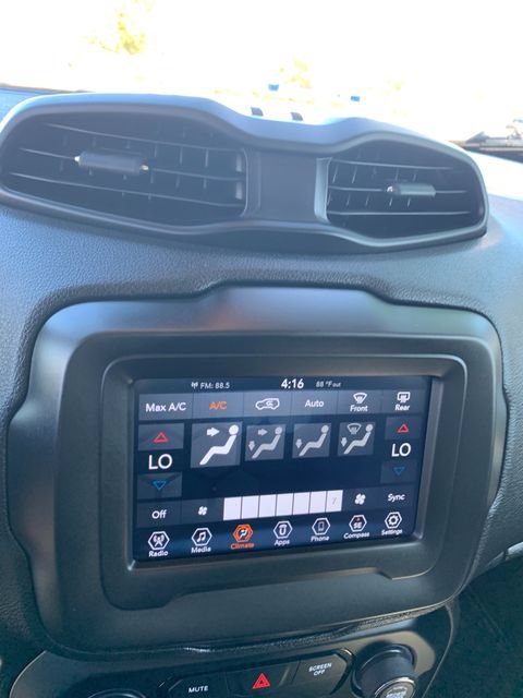 Used 2019 Jeep Renegade Trailhawk AWD/4WD image 32