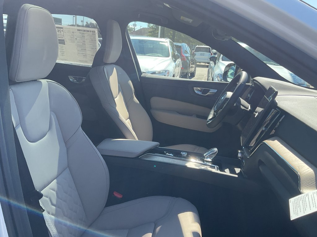 New 2027 Volvo XC60 B5 Plus AWD/4WD image 18