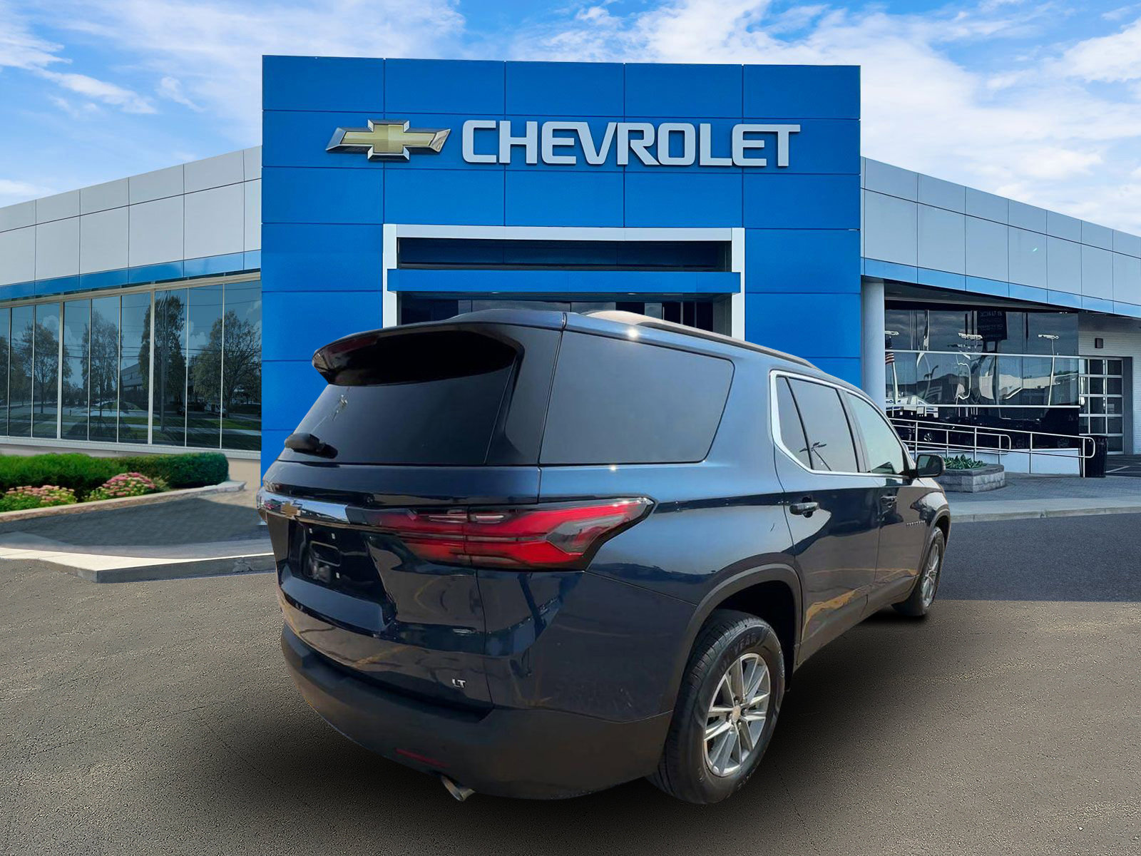 Used 2022 Chevrolet Traverse LT image 10
