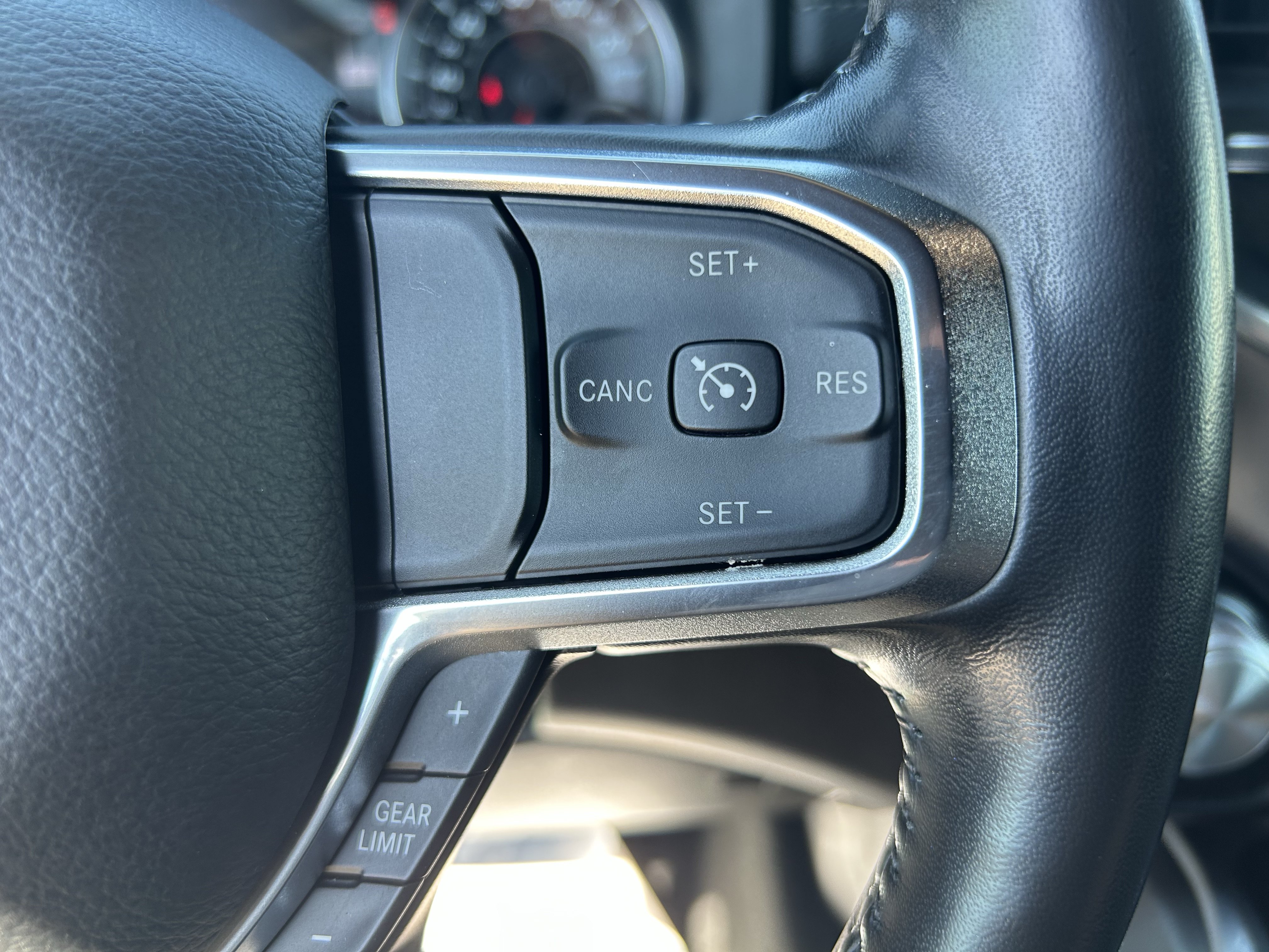 Used 2020 RAM 1500 Laramie AWD/4WD image 22
