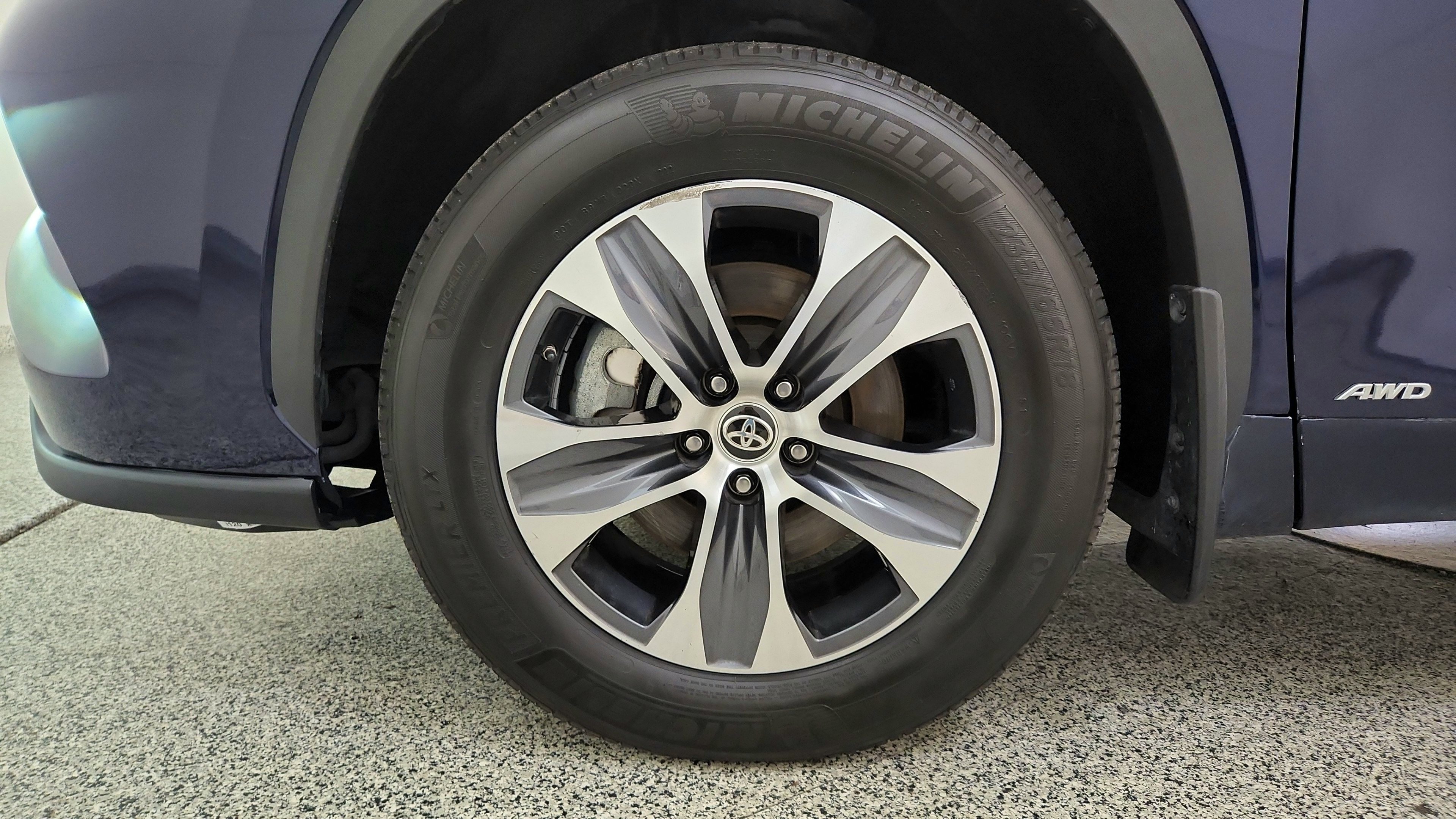 Used 2023 Toyota Highlander XLE AWD/4WD image 35