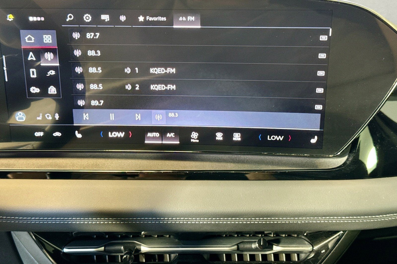 Used 2025 Audi Q6 e-tron Premium w/ Convenience Package image 14