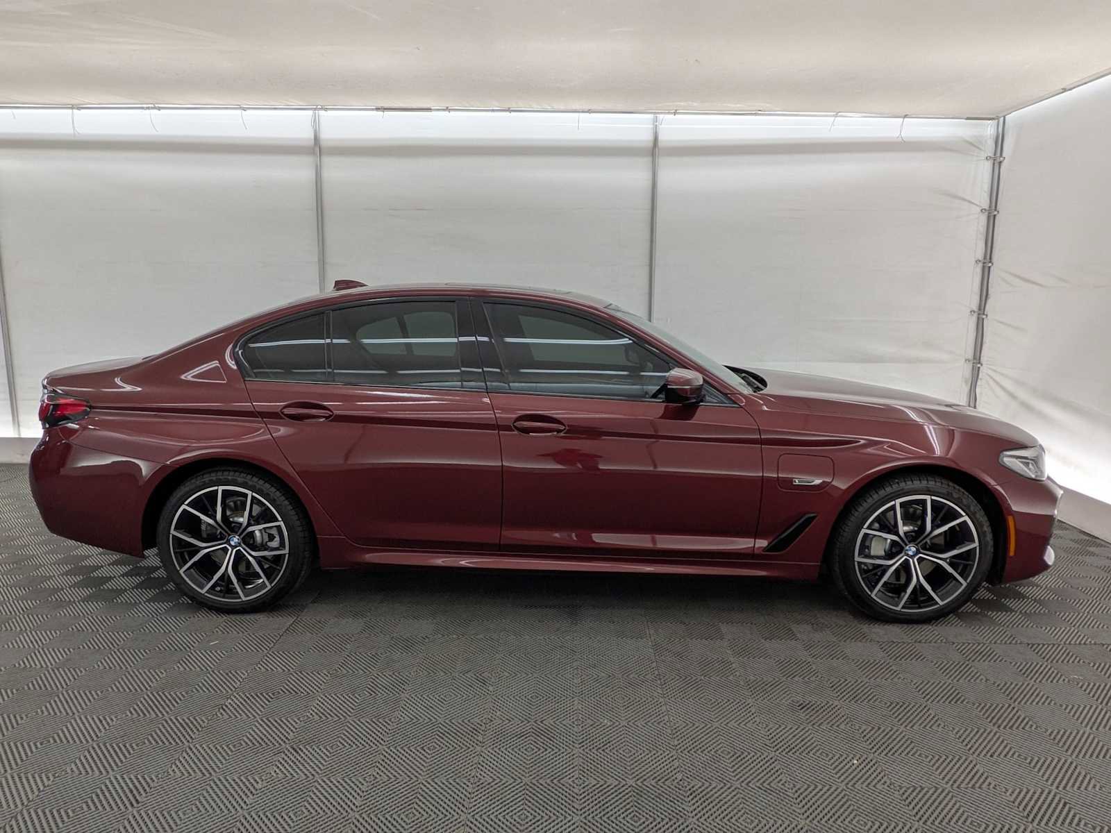 Used 2023 BMW 530e w/ M Sport Package image 7