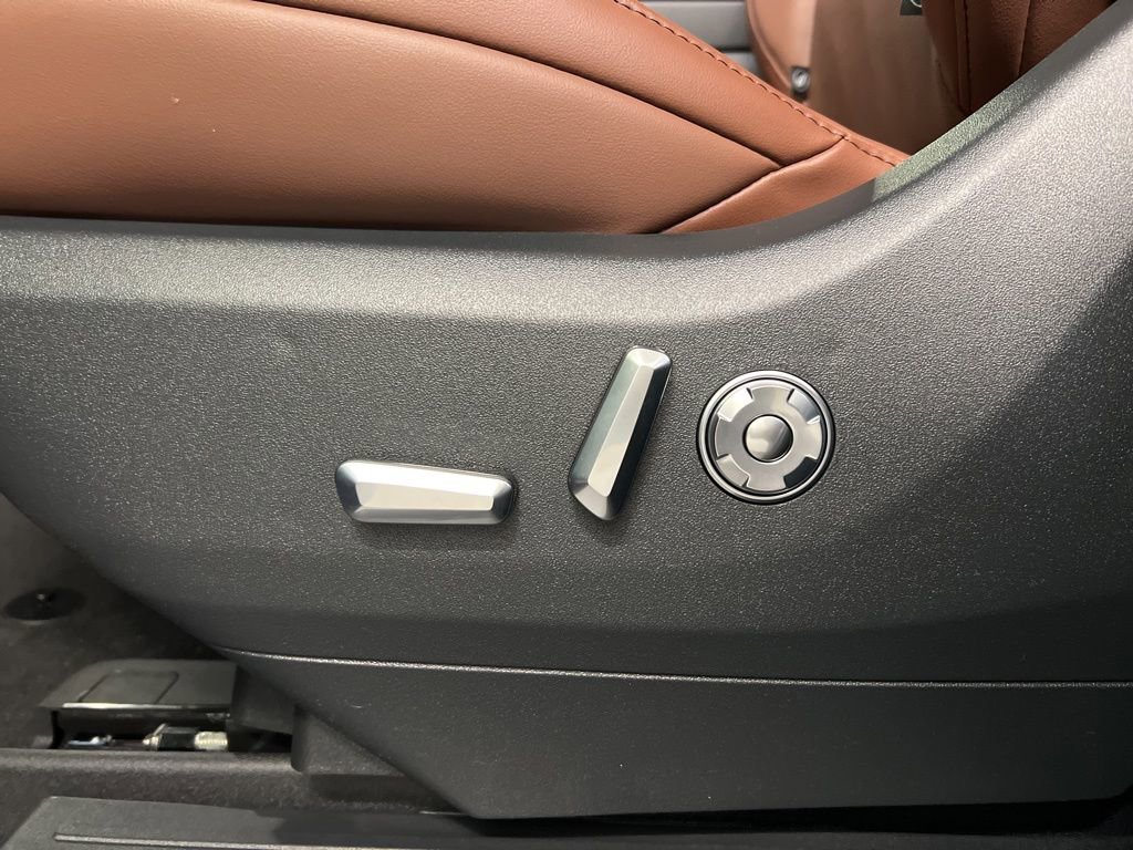 New 2026 Lincoln Navigator Reserve AWD/4WD image 40