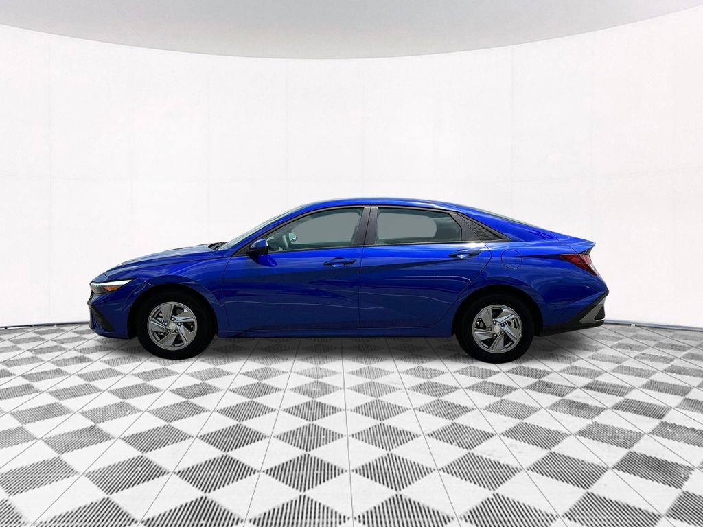 New 2025 Hyundai Elantra SE image 4