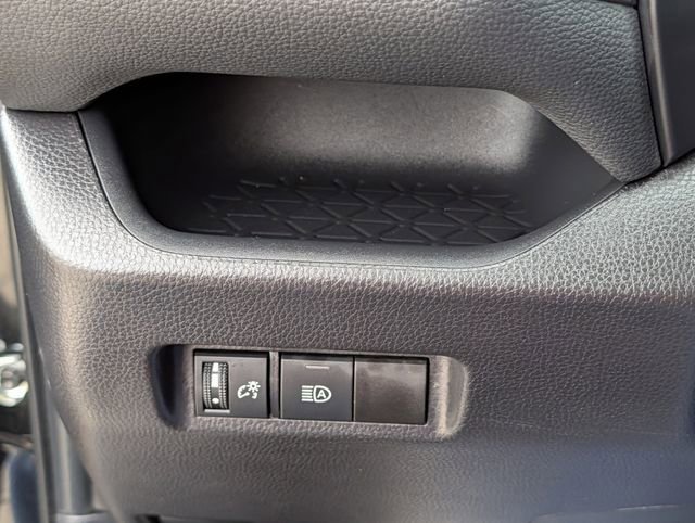 Used 2025 Toyota RAV4 XLE FWD image 22
