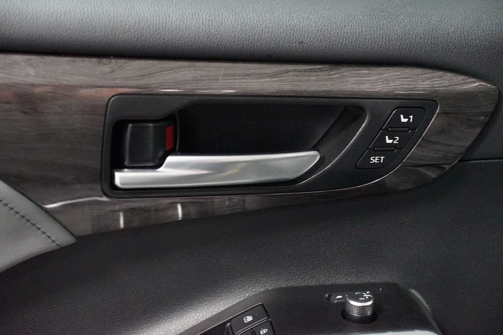 Certified 2026 Toyota Highlander Platinum AWD/4WD image 35