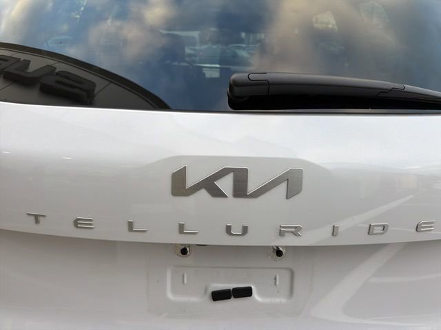 Used 2025 Kia Telluride EX w/ EX Captain's Chair Package image 9