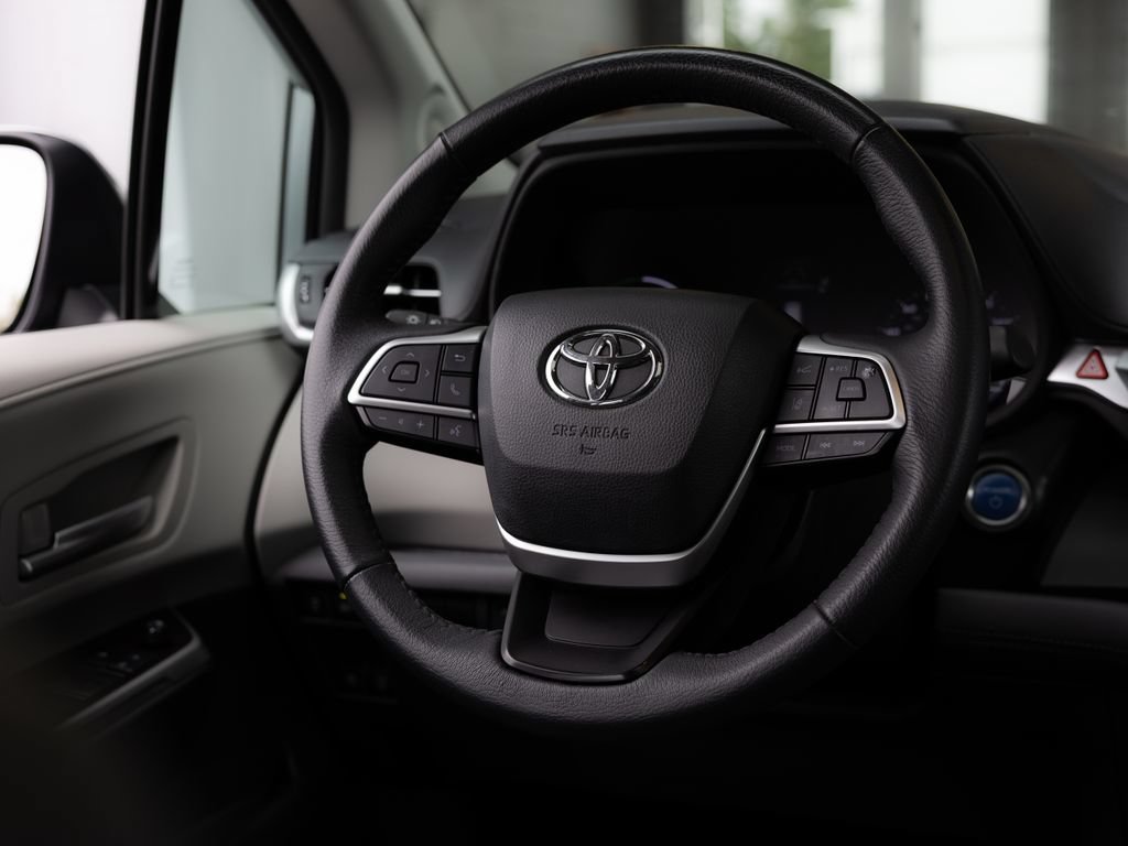 Certified 2024 Toyota Sienna XLE w/ XLE Plus Package FWD image 13