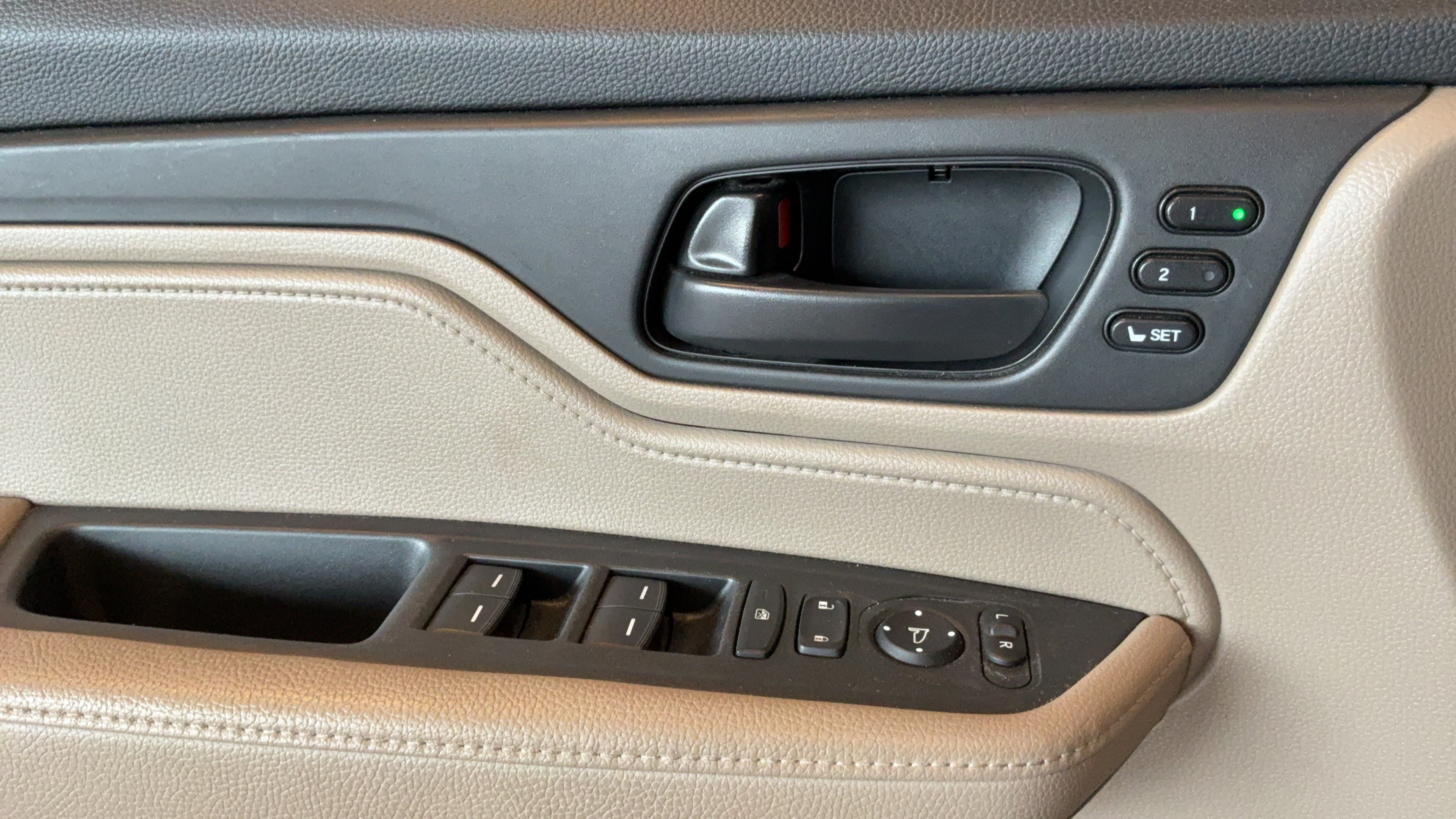Used 2018 Honda Odyssey EX-L image 19