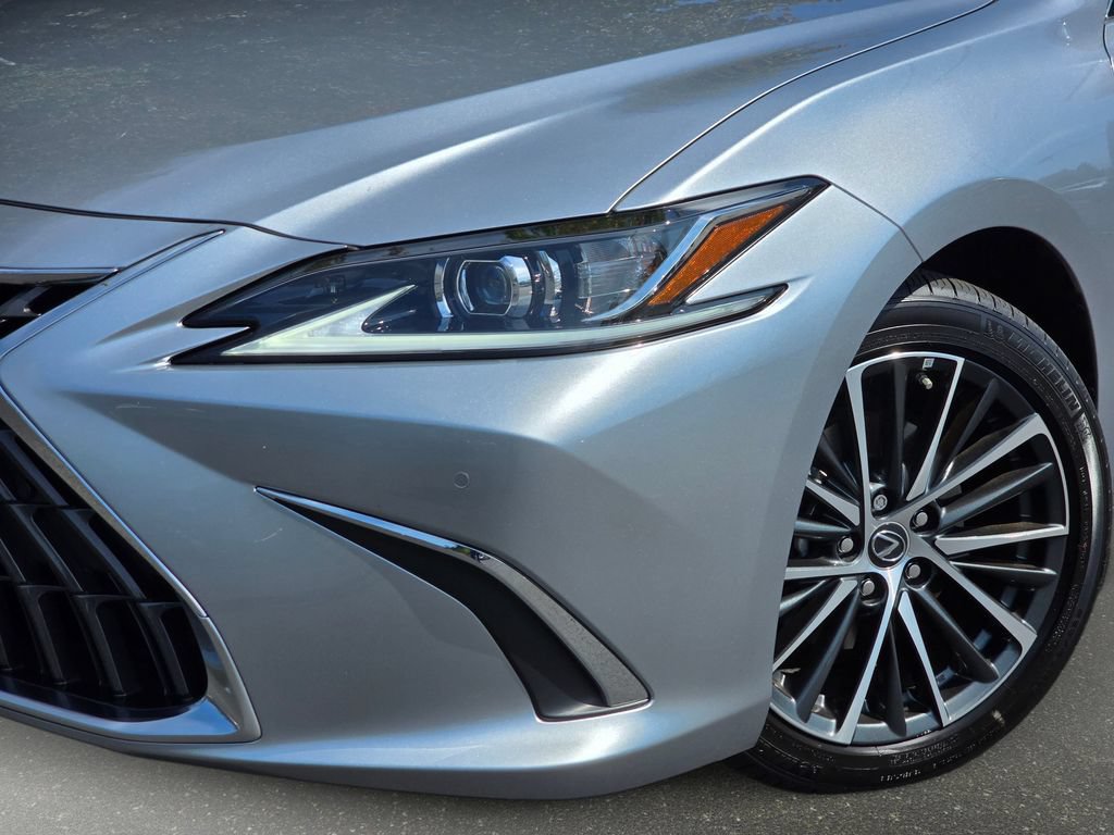 Certified 2025 Lexus ES 300h w/ Premium Package FWD image 32