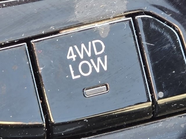 Used 2026 Jeep Compass Trailhawk w/ Sun, Sound & Navigation Group AWD/4WD image 19